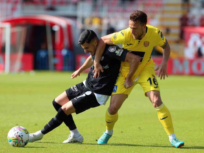 Spor Toto Süper Lig: Ümraniyespor: 1 - Mke Ankaragücü: 1 (ilk Yarı)