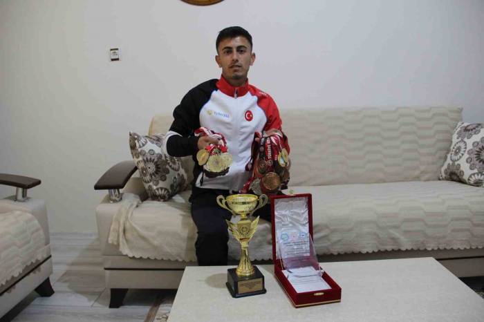 Hayvan Otlatırken Dağlarda Koşuyordu, Şimdi Balkan Şampiyonu Oldu