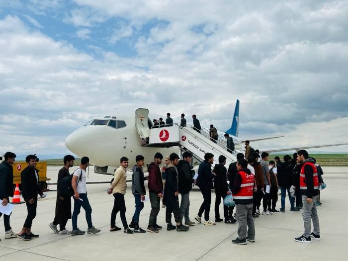 Ağrı’da 136 Afgan Göçmen Ülkelerine Gönderildi