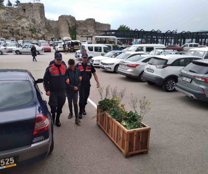 Şakalaştığı Arkadaşını Av Tüfeğiyle Kazaen Öldüren Genç Tutuklandı