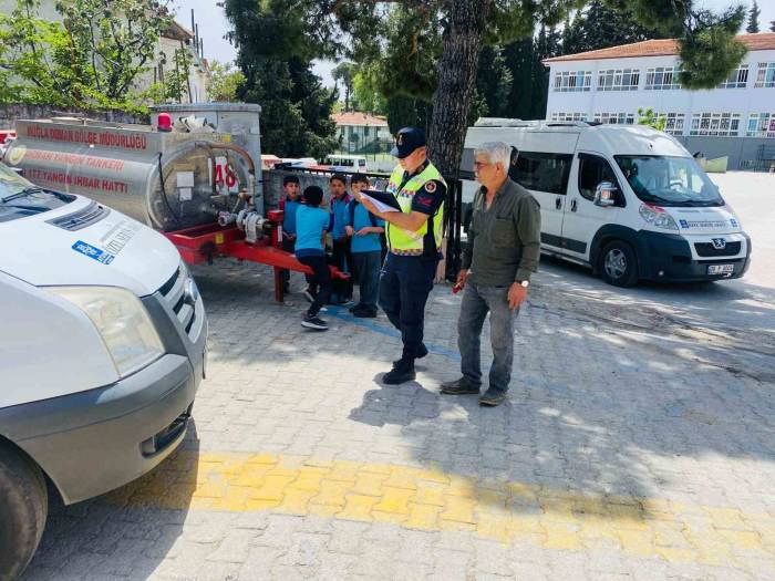 Aydın’da Servis Araçlarının Denetimleri Sürüyor