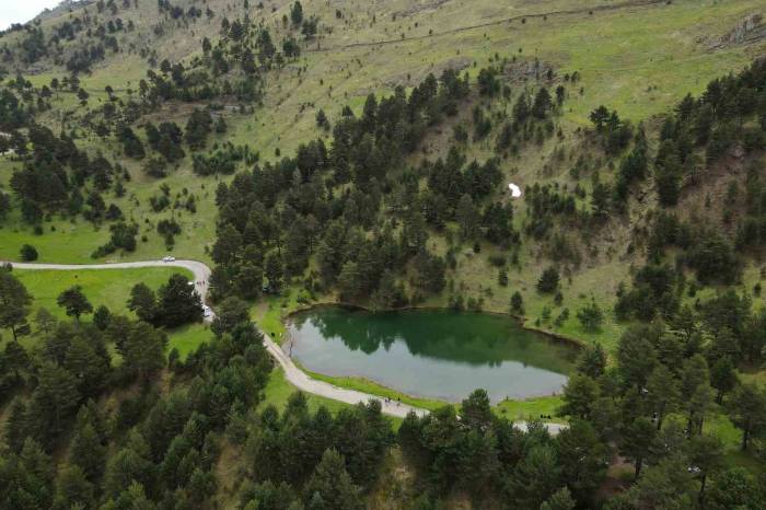 Gençler 19 Mayıs’ı Altınpınar Gölünde Kutladı