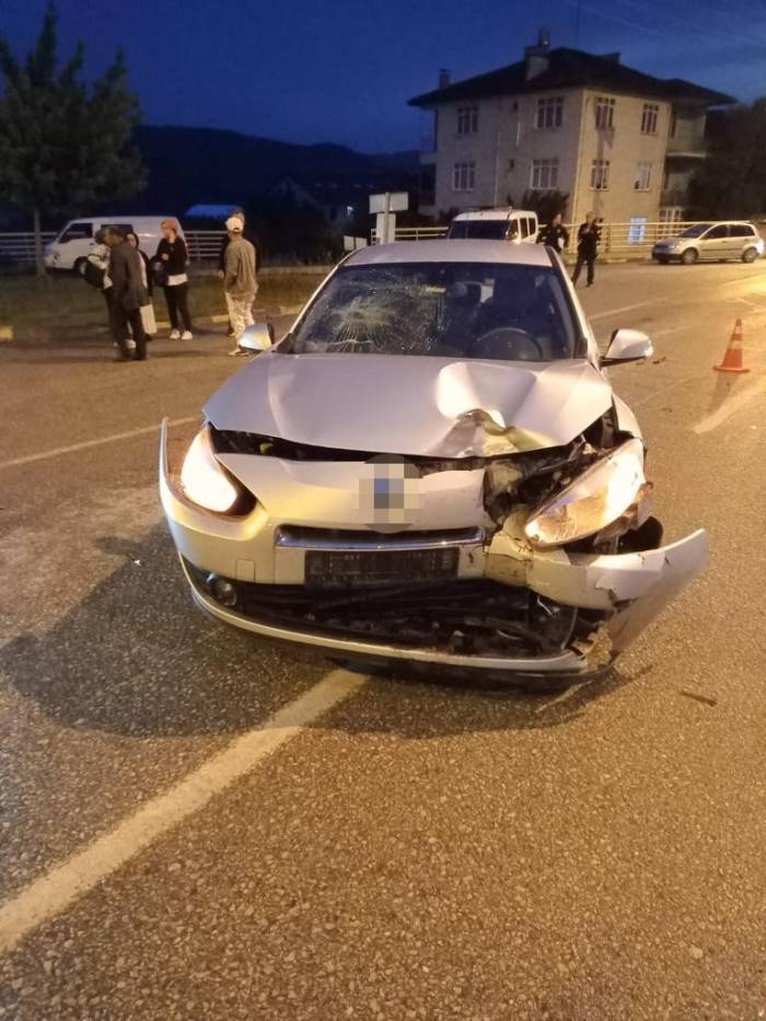 Karabük’te Minibüs İle Otomobil Çarpıştı: 2 Yaralı