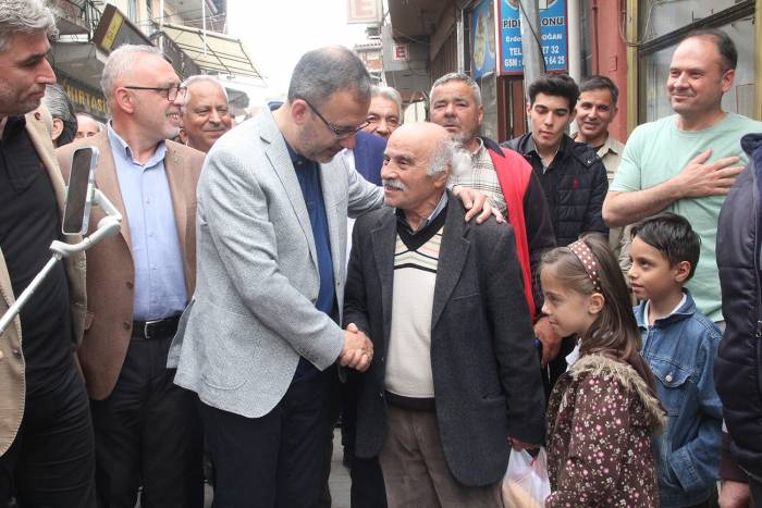 Bakan Kasapoğlu Memleketinde Pazar Alışverişi Yaptı