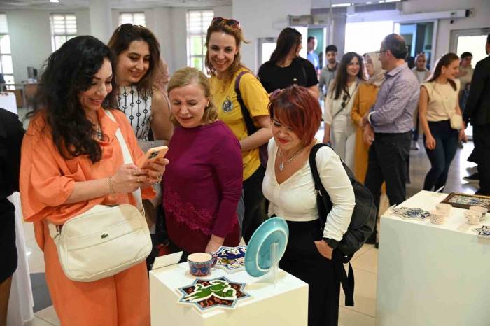 “sanata Dönüşen Motifler" Projesi Çini Ve Seramik Sergisi İle Taçlandı