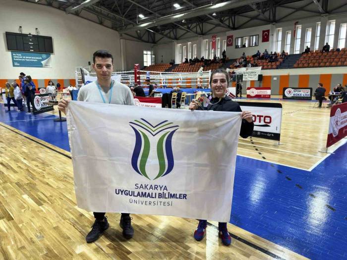 Subü Öğrencileri Boksta İki Madalya Kazandı