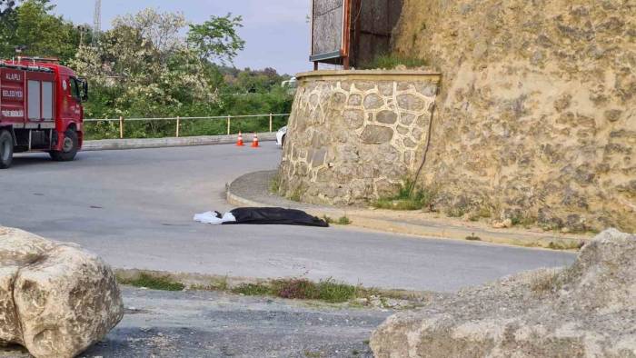 Falezlerden Düşen Genç Hayatını Kaybetti
