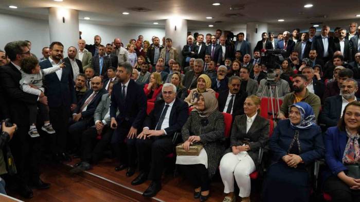 Ak Parti’de Mazbata Sevinci