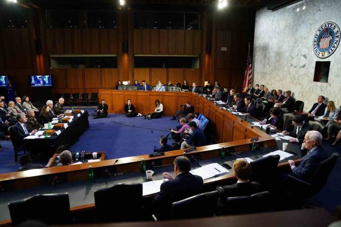 Abd’de Senato Üyelerine Güvenlik İçin Uydu Telefonu Önlemi