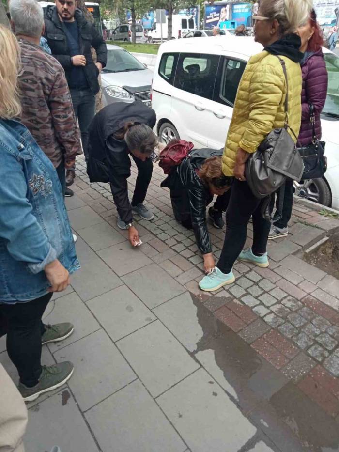 Chp’liler Tarafından Türk Parasının Parçalanıp Yere Atıldığı İddiası
