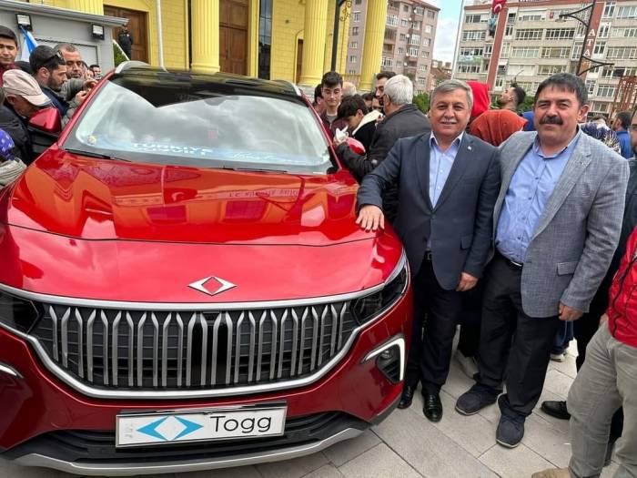 Altıntaş’ta Togg’a Yoğun İlgi