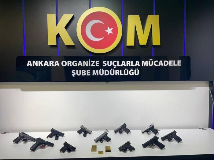 Silah Kaçakçılarına Operasyon: 11 Adet Ruhsatsız Tabanca Ele Geçirildi