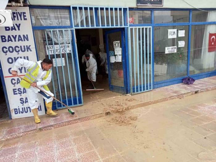 Başkent’te Sel Sonrası Dükkanlar Kullanılamaz Hale Geldi