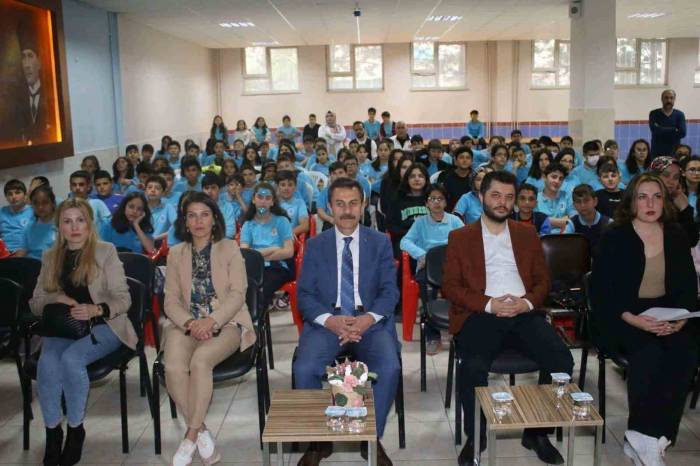 Âşık Veysel, Türküleriyle Anıldı