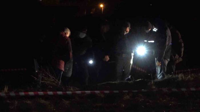 Üzüm Bağında Cesedi Bulunan Kadın Sırtından Av Tüfeğiyle Vurulmuş