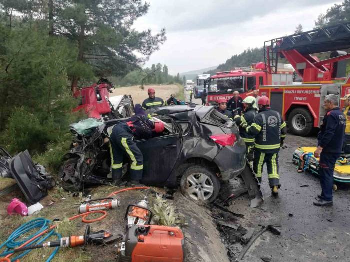 Tırın Biçtiği Otomobildeki Ölü Sayısı 4’e Yükseldi