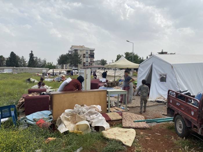 Mahalle Arasındaki Çadırlar, Çadır Kentlere Taşınıyor