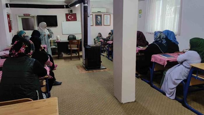 Kadınlara Erken Teşhisin Önemi Anlatıldı