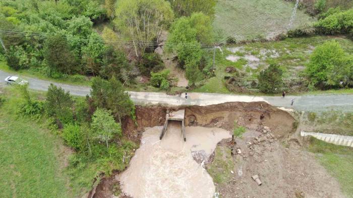 Kastamonu’da Sel: Yol Çöktü, Tarım Arazileri Sular Altında Kaldı