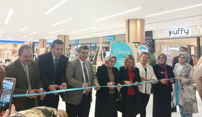 Kaymek “sanat Örgüsü El Sanatları" Sergisi Açıldı