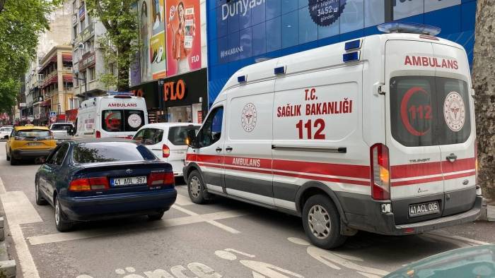 Apartman Görevlisi, Su Basan Dairede Ölü Bulundu