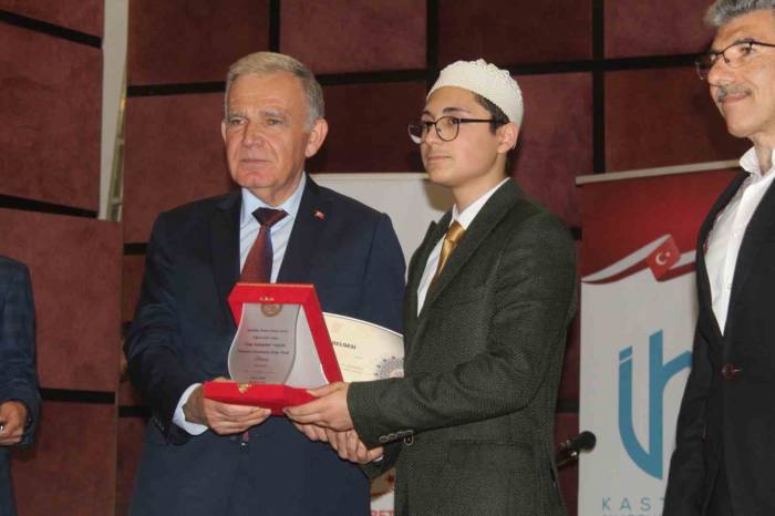 Genç Hafızlar Birincilik İçin Yarıştı