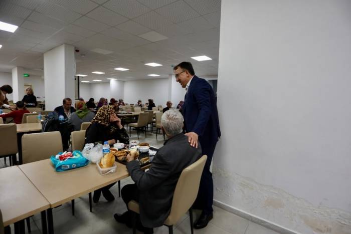 Başkan Savran Depremzedelerle Bir Araya Geldi