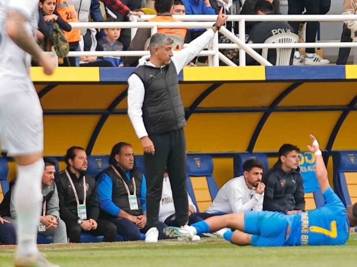 Bucaspor 1928’de Sait Karafırtınalar, Cüneyt Dumlupınar’ı Geride Bıraktı