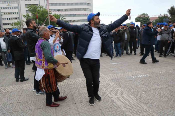 Belediye İşçilerinden Davullu, Zurnalı, Halaylı Kadro Talebi