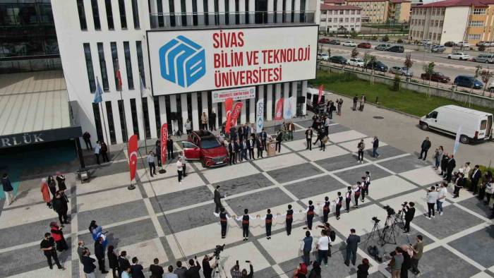 Üniversite Tanıtım Ve Tercih Fuarında Öğrencilere Togg Sürprizi