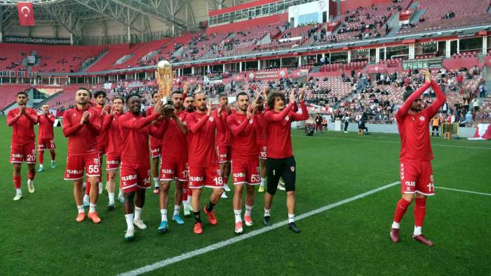 Samsunspor Ligin Altını Üstüne Getirdi
