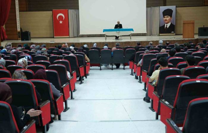 Necip Fazıl Kısakürek’i Anma Programı Düzenlendi