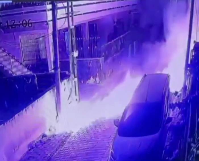 Alacağını Alamadı Evin Önüne El Yapımı Bomba Attı