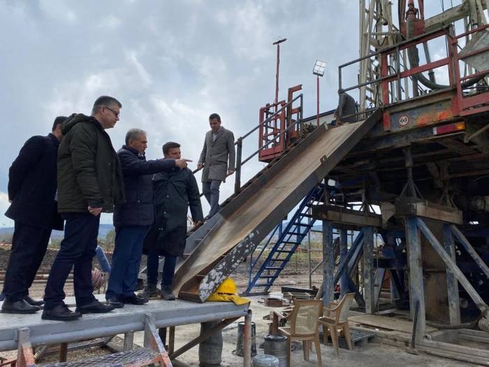 Bigadiç’te 65 Derecelik Sıcak Su Bulundu