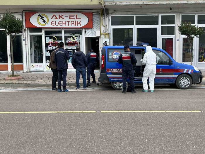 Görüştüğü Evli Kadının Evinde Bıçaklanarak Öldürüldü
