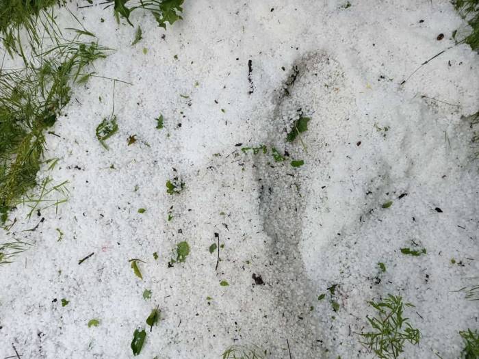 Batman’da Sağanak Yağış Ve Dolu Etkili Oldu