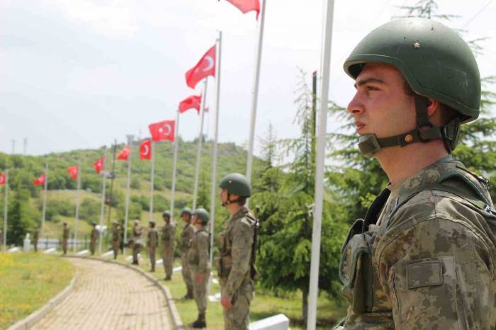 Bingöl’de Kalleşçe Şehit Edilen 33 Asker Anıldı