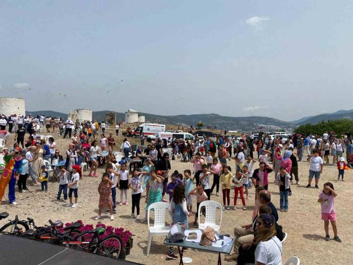 Uçurtmalar Depremzedeler İçin Uçuruldu