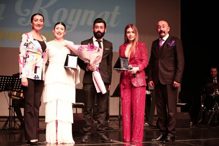 Bursa’da Unutulmayan Şarkılarla Müzik Dolu Gece