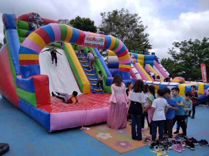 Çan Cumhuriyet İlkokulundan Çocuk Şenliği