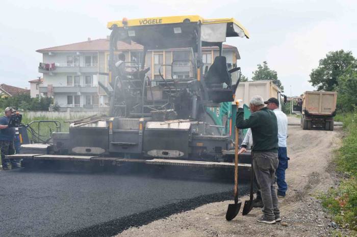Düzce’de Günde Bin 500 Ton Asfalt Seriliyor