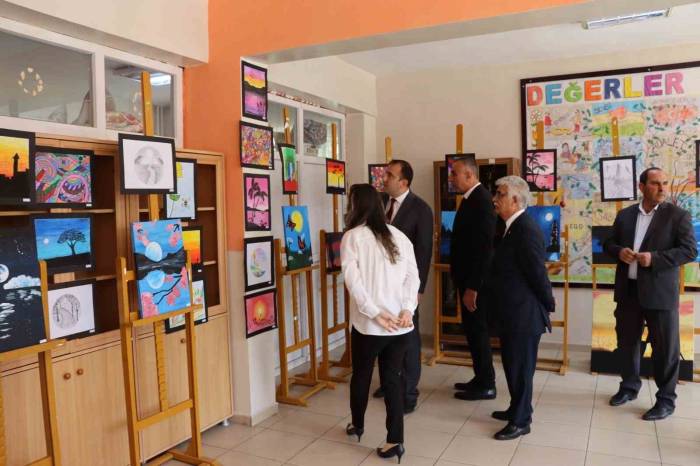 Oltulu Picassolar Sergi Açtı
