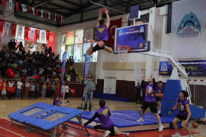 Eyyübiyeli Gençler Nefeslerini Tuttu