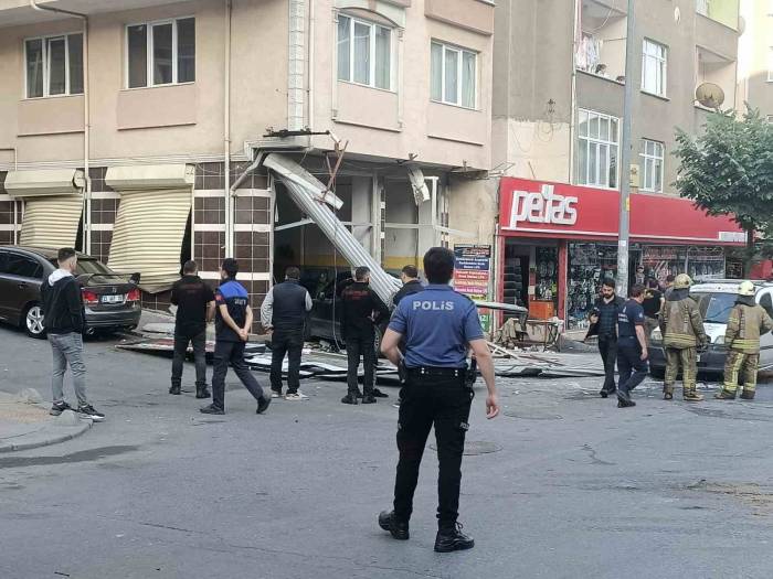 Esenler’de Lpg Tankı Takılan Araçta Patlama: 5 Yaralı