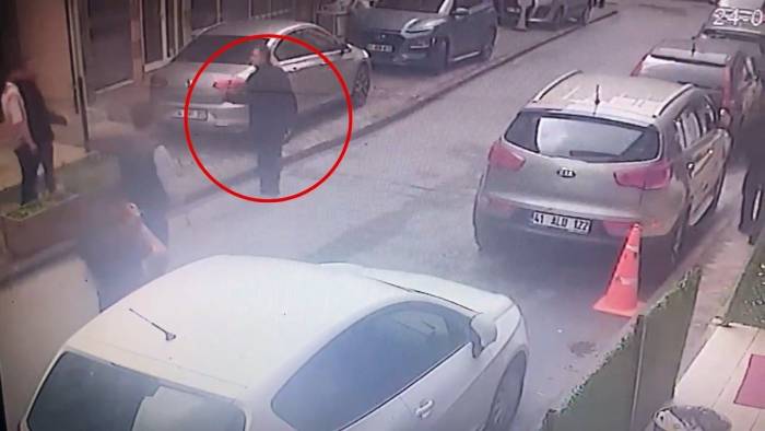 Kan Donduran Olay: Onlarca Kişinin Gözü Önünde Tabanca İle Vuruldu