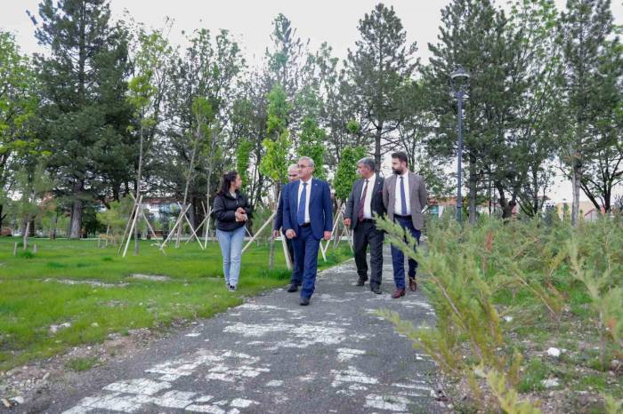 Kütahya Millet Bahçesi’nde İncelemelerde Bulundu