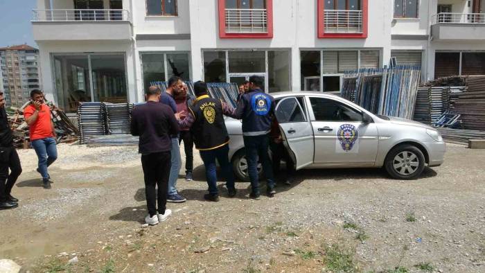 Oğlunu Silahla Yaralayanların Ofisini Basan Öfkeli Baba Ortalığı Savaş Alanına Çevirdi