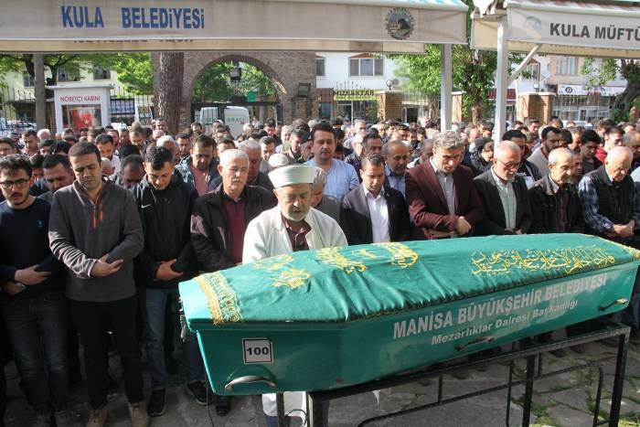 Yüzme Havuzunda Boğulan Genç Son Yolculuğuna Uğurlandı