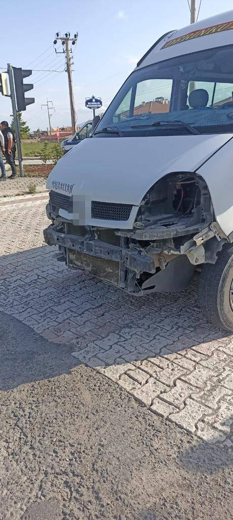Nevşehir’de İşçi Servisi İle Öğrenci Servisi Çarpıştı: 8 Yaralı