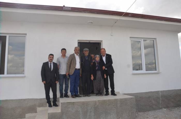 Başkan Oprukçu Anakız Öğer’in Evini Teslim Etti